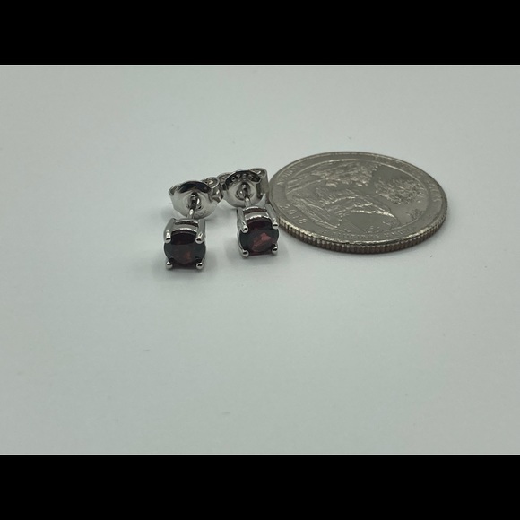 925 Silver Natural Garnet Gemstone Stud Earrings - Picture 4 of 4